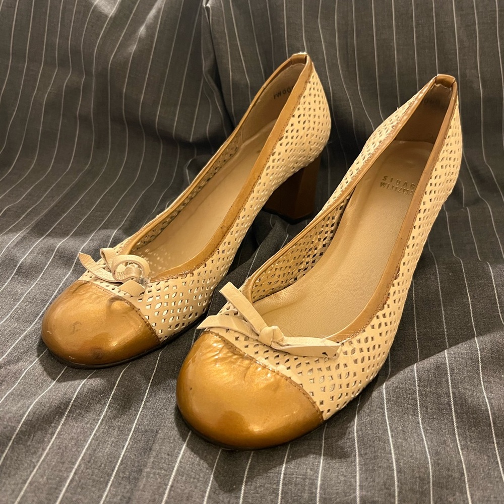 Stuart Weitzman Beige and Gold Heels